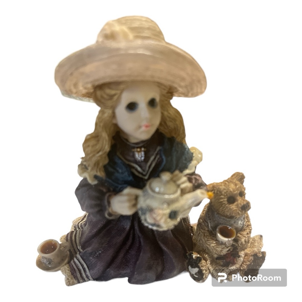 Boyd’s Bear Collection Whitney w/Wilson Tea Party. The Victorian Collection 1997